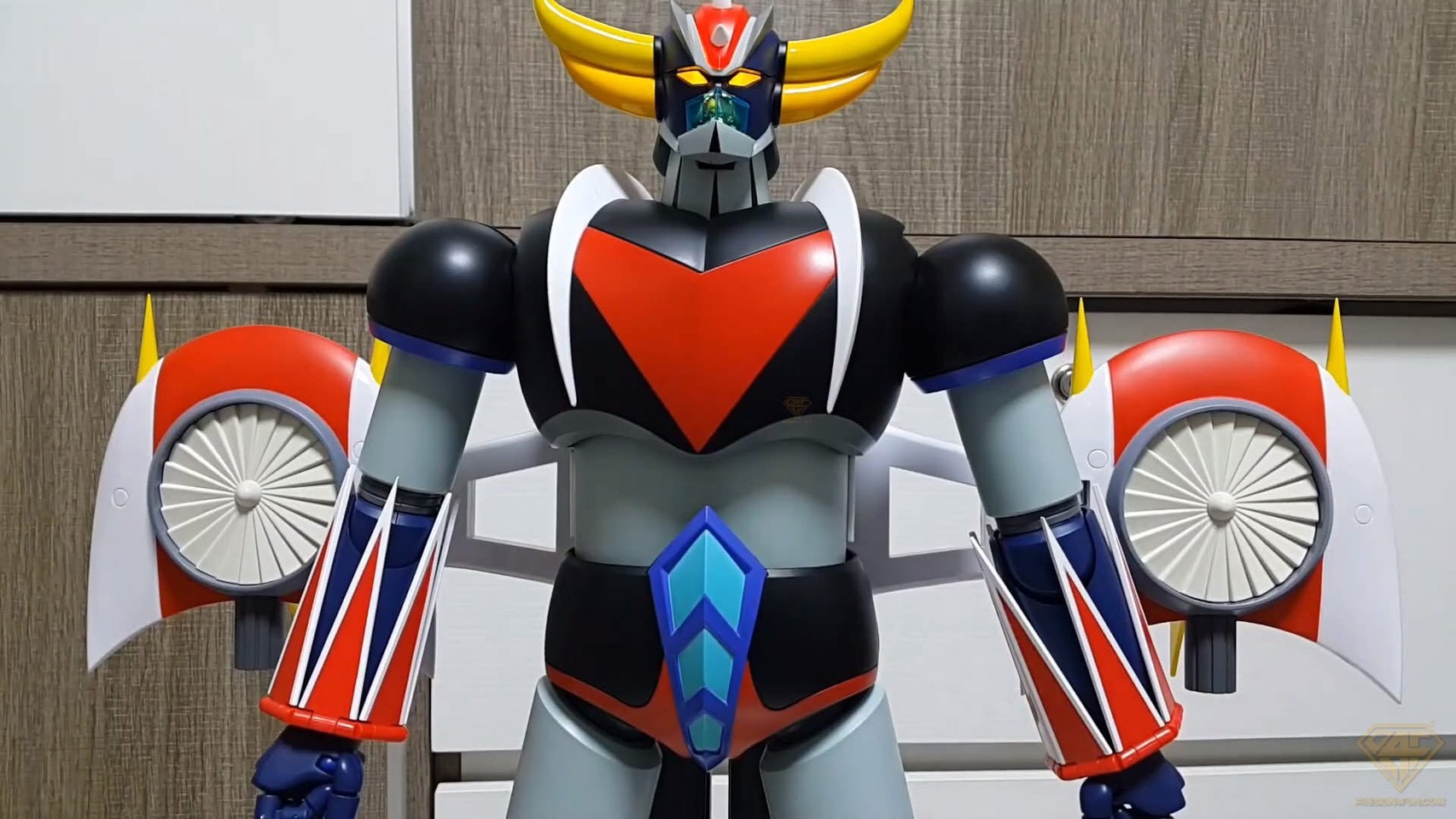GRAND ACTION BIGSIZE MODEL Grendizer Original Color Ver. by Future Quest (Evolution Toy)