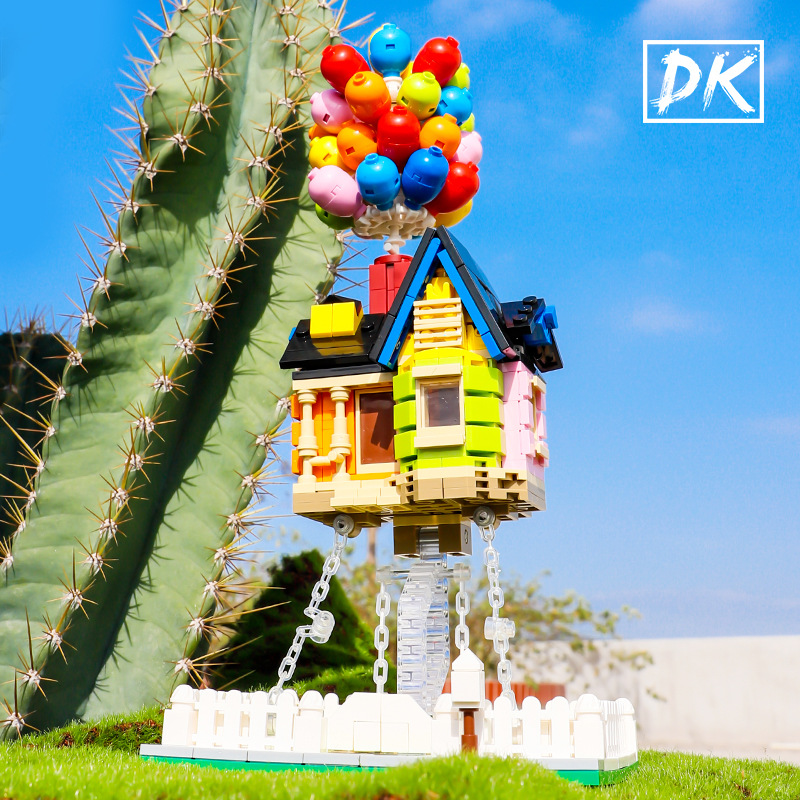 DK 7025 Up Balloon House 555pcs