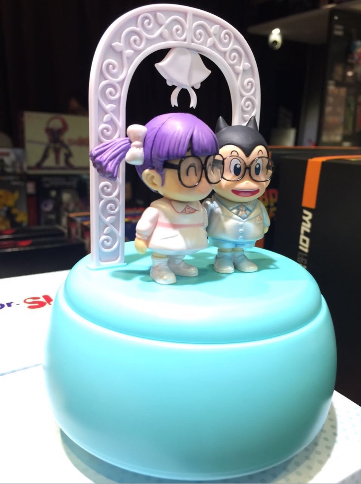 MB01 Dr. Slump Arale Music Box - Wedding Version by Kids Logic