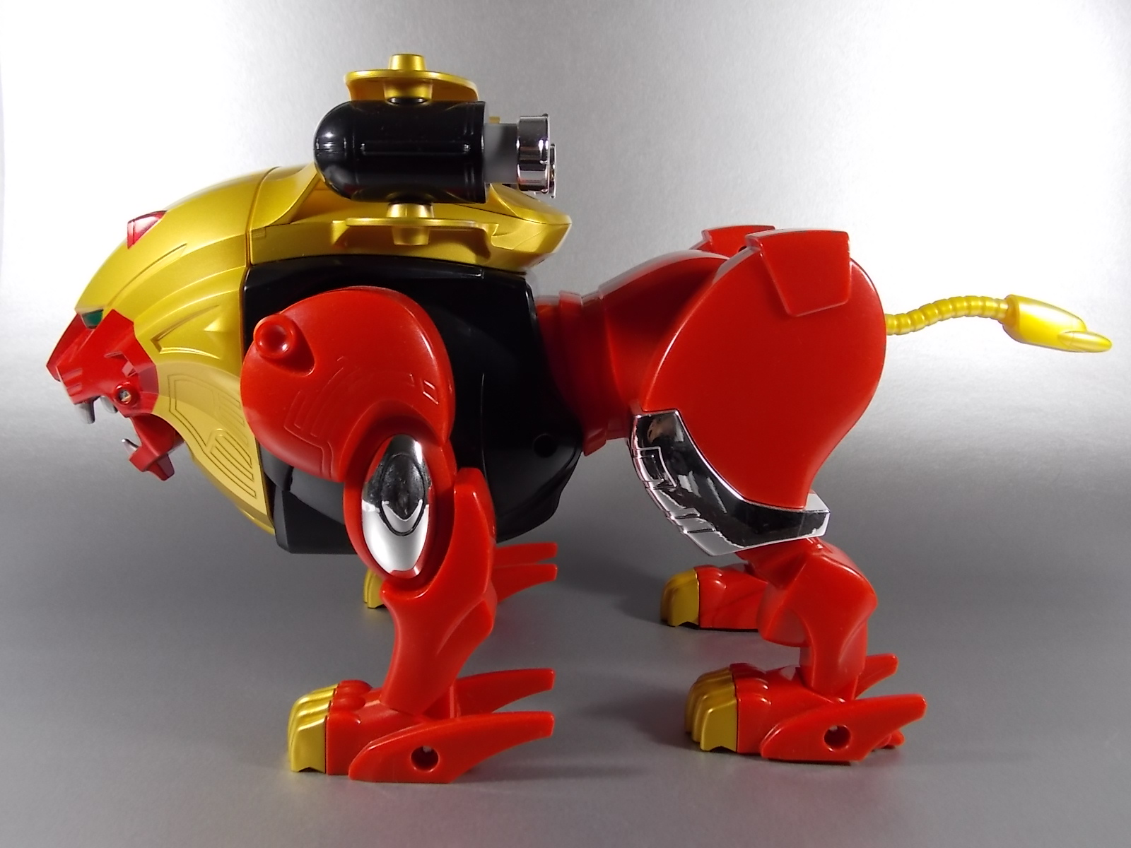 Hyakujuu Sentai Gaoranger - DX Gao Lion by Bandai (มือสองสภาพ 50% มีรอย ไม่มีคู่มือ ของไม่ครบ)