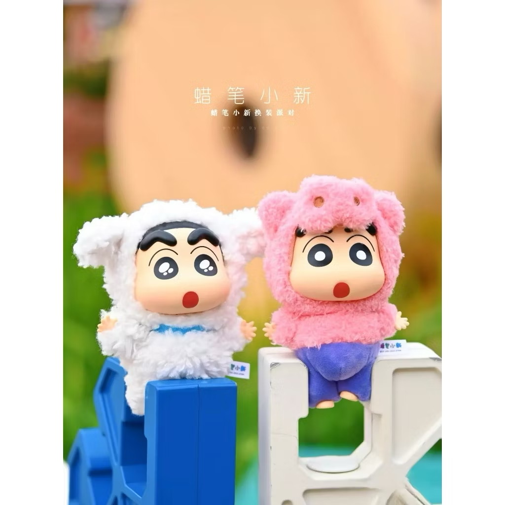ตุ๊กตาพวงกุญแจ Crayon Shinchan Play Party Series Vinyl Plush Keychain by Top Toy