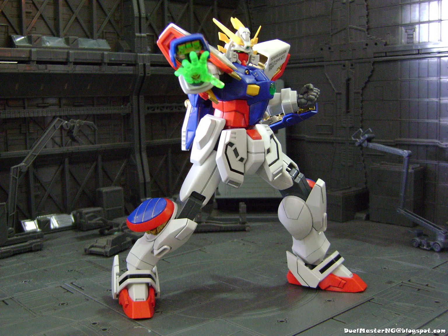 MG 1/100 Shining Gundam by Bandai