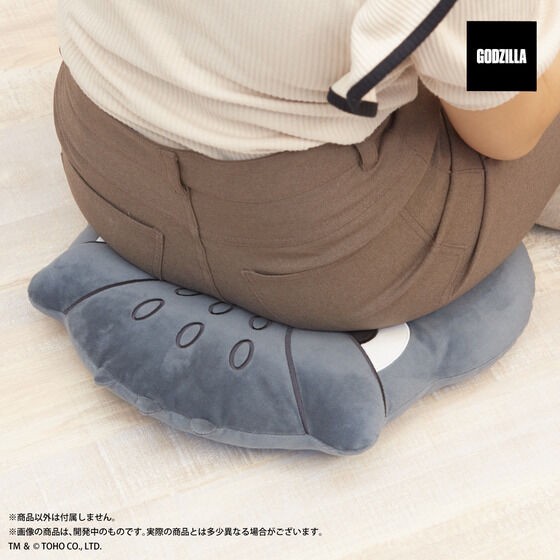 PRE-ORDER : Godzilla Cushion (2 types)
