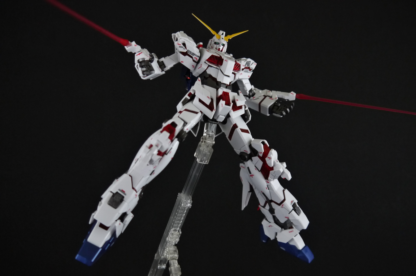 MG 1/100 RX-0 Unicorn Gundam Full Psycho-Frame (OVA Ver.) by Bandai