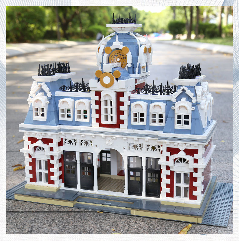 Mould King 11004 MKingLand：The Station of The Creamland 3132pcs