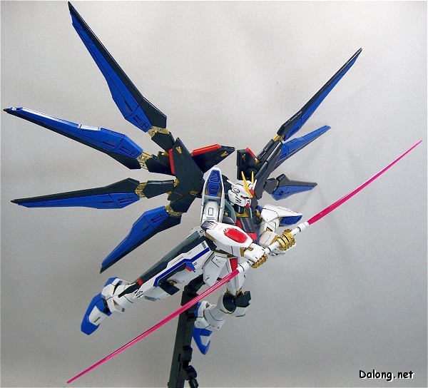 MG 1/100 ZGMF-X20A Strike Freedom Gundam Full Burst Mode by Bandai