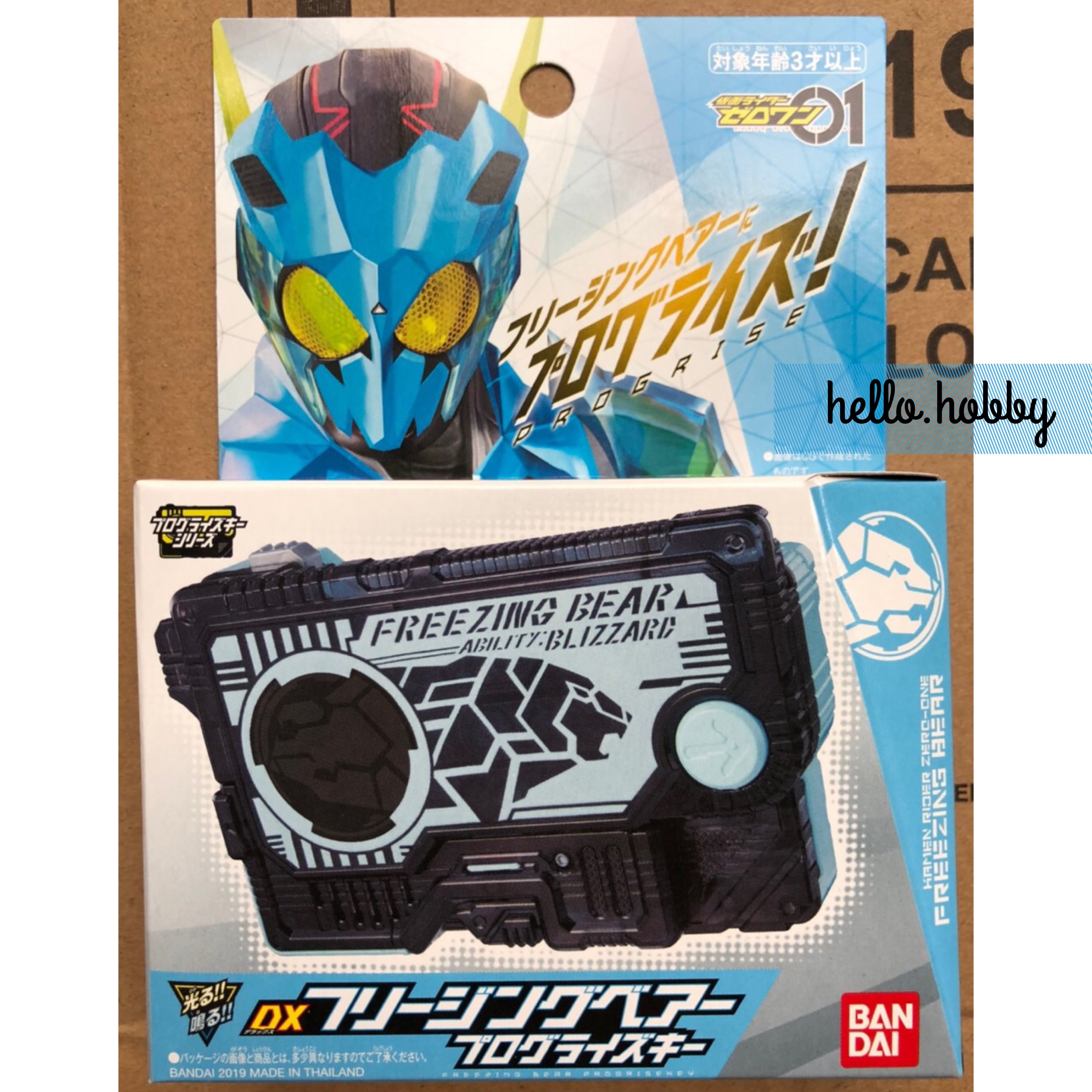 Masked Rider Zero-One - DX Freezing Bear Progrise Key by Bandai