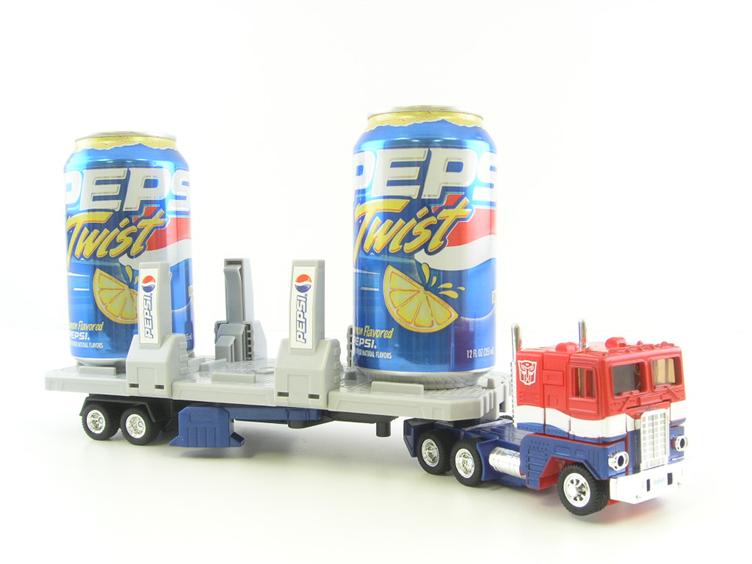 Pepsi Convoy (Optimus Prime) by Takara