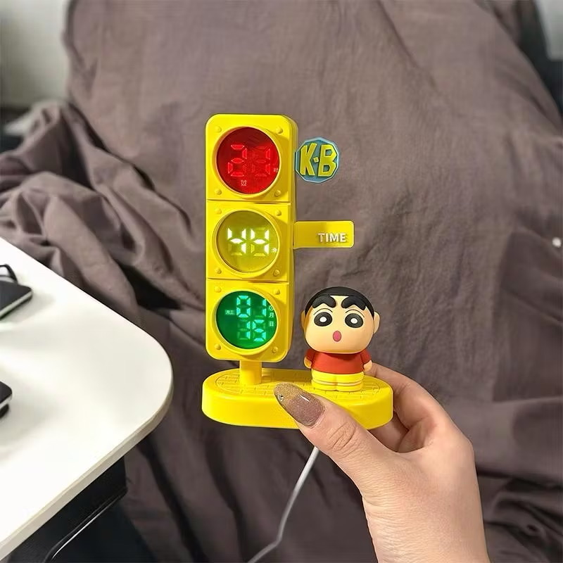 ร้าน🇹🇭 พร้อมส่ง✨ นาฬิกาปลุกตั้งโต๊ะ ได้ 1 ตัว - Crayon Shinchan - Traffic Light Alarm Clock Series by Maihe
