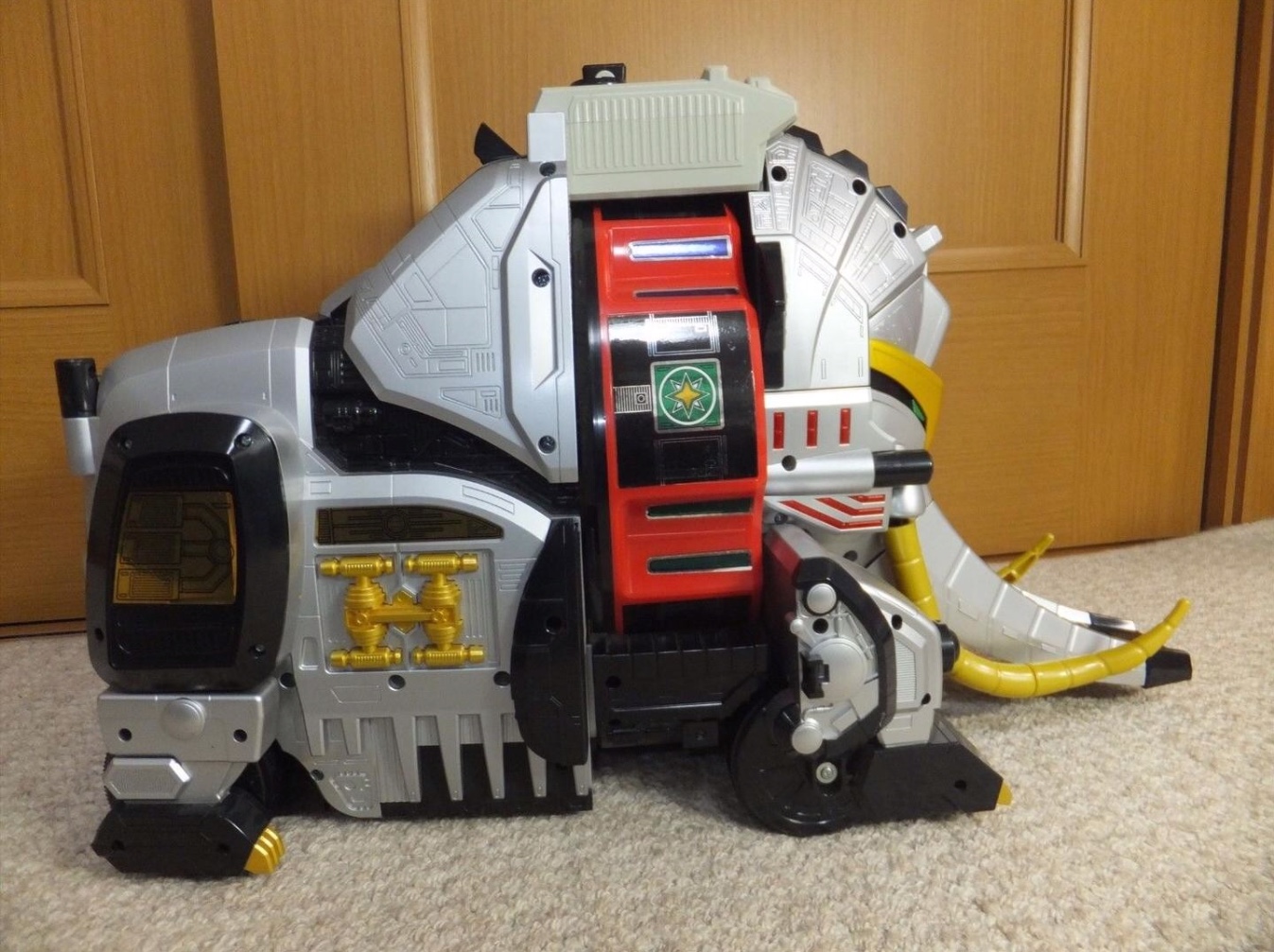 Ninpuu Sentai Hurricaneger - DX Revolver Mammoth by Bandai