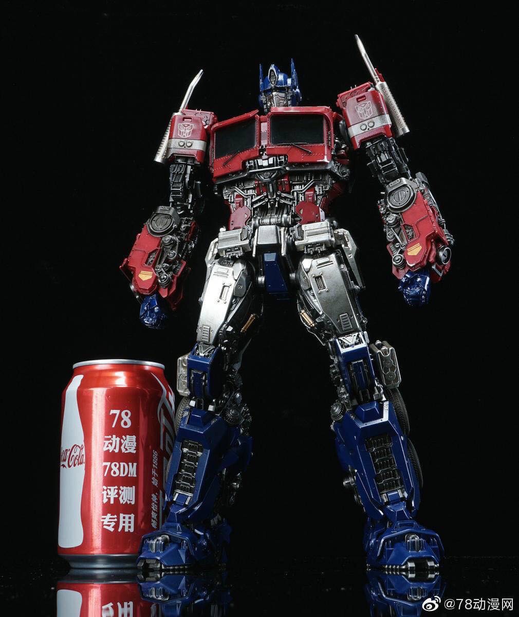 Pre-order : Transformers Bumblebee: DLX Scale Collectible Figure Series - Optimus Prime by 3A ThreeZero (Re-product)