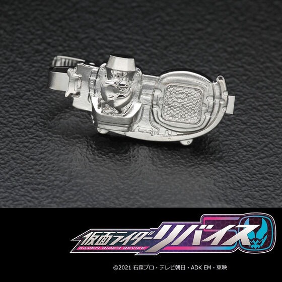 PRE-ORDER : Kamen Rider Belt Module Tie Pin