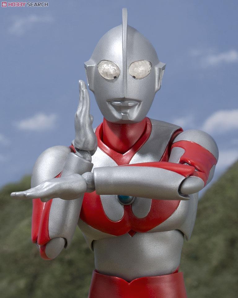 S.H.Figuartst Ultraman by Bandai