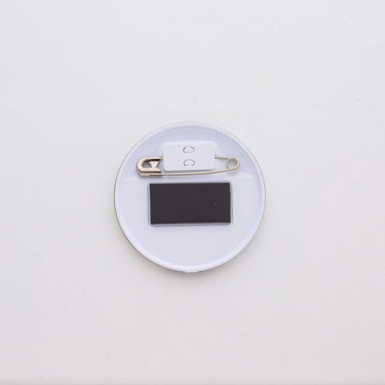 PRE-ORDER : Gundam 00 Easter Magnet Badge (Size: Approximately 56mm)