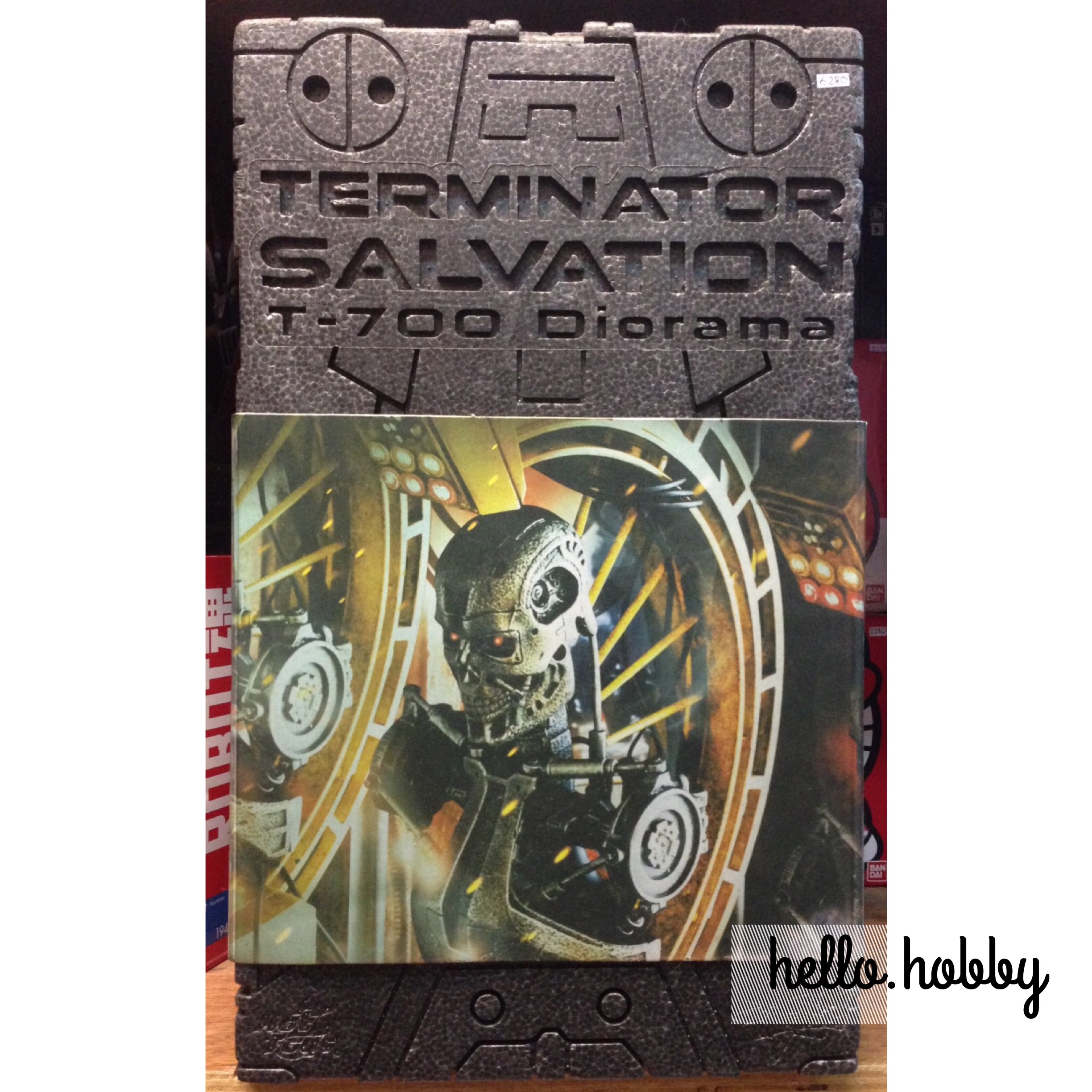 Terminator Salvation Terminator Factory - T700 1/6th Scale Collectible Diorama by Hot Toys