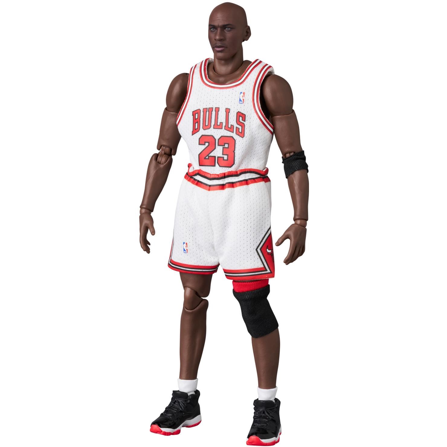 Pre-order : MAFEX No.255 MAFEX Michael Jordan (Chicago Bulls HOME) by Medicom Toy