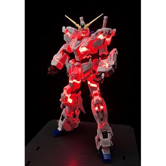 PRE-ORDER : RG 1/144 THE GUNDAM BASE LIMITED RX-0 UNICORN GUNDAM (DESTROY MODE) VER.TWC (LIGHTING MODEL) PLASTIC MODEL KIT