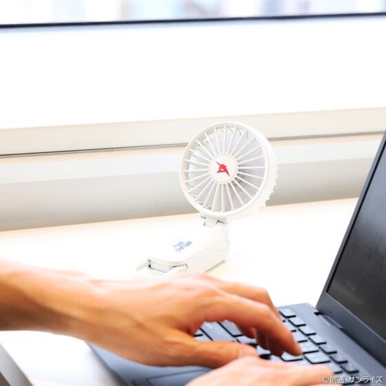 PRE-ORDER : Mobile Suit Gundam Handy Fan