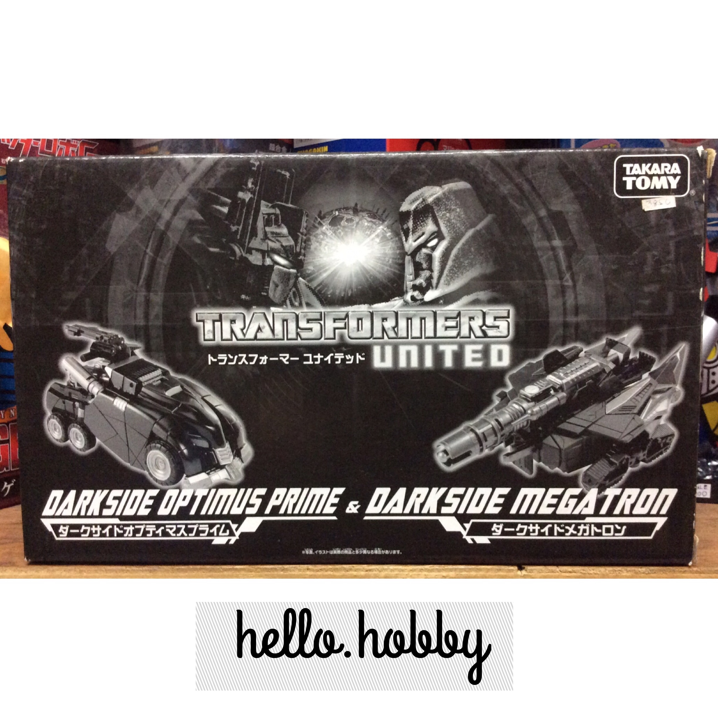 TRANSFORMER UNITED - Tokyo Toy Show 2011 - DARKSIDE OPTIMUS PRIME VS DARKSIDE MEGATRON by Takara & Tomy