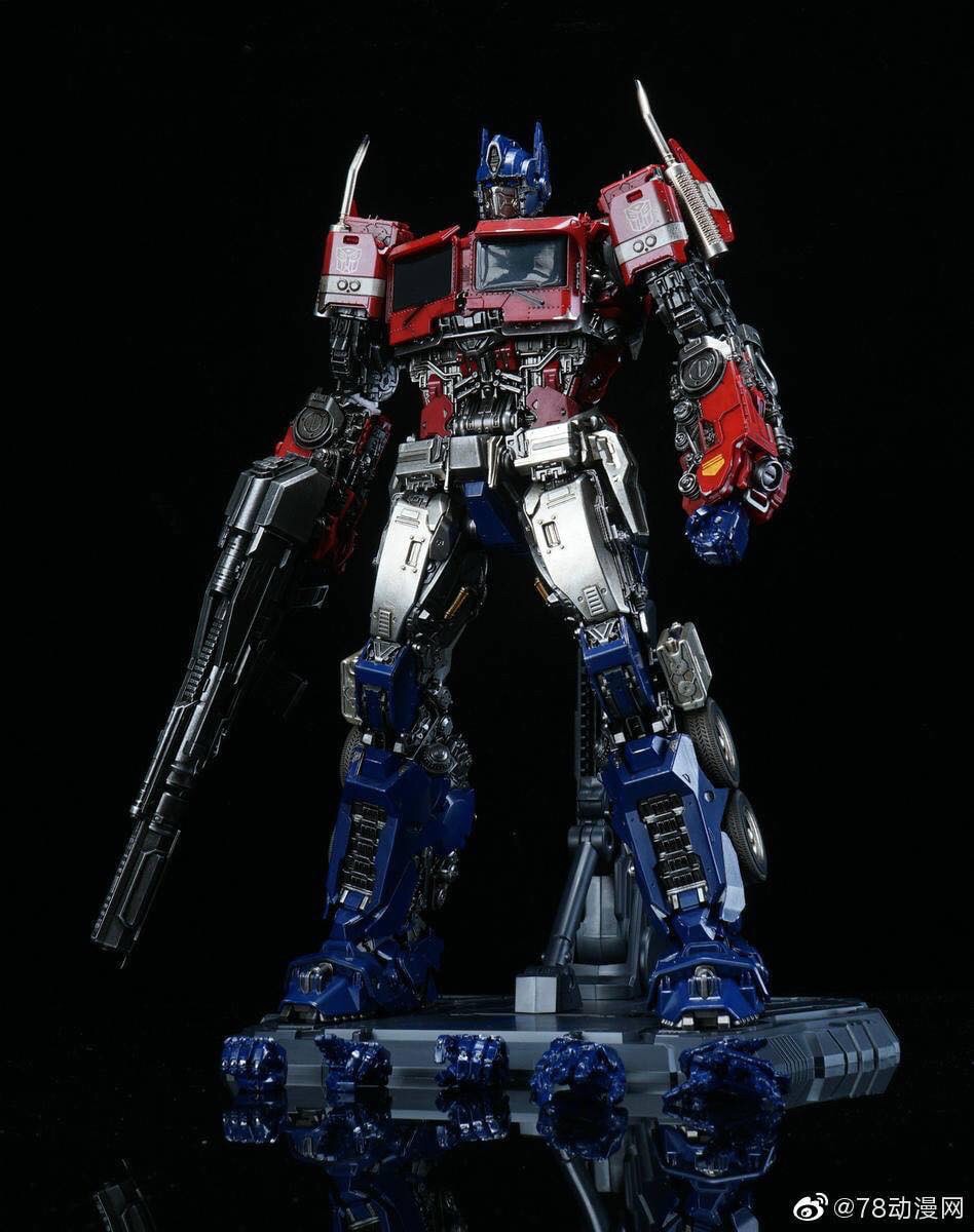 Pre-order : Transformers Bumblebee: DLX Scale Collectible Figure Series - Optimus Prime by 3A ThreeZero (Re-product)