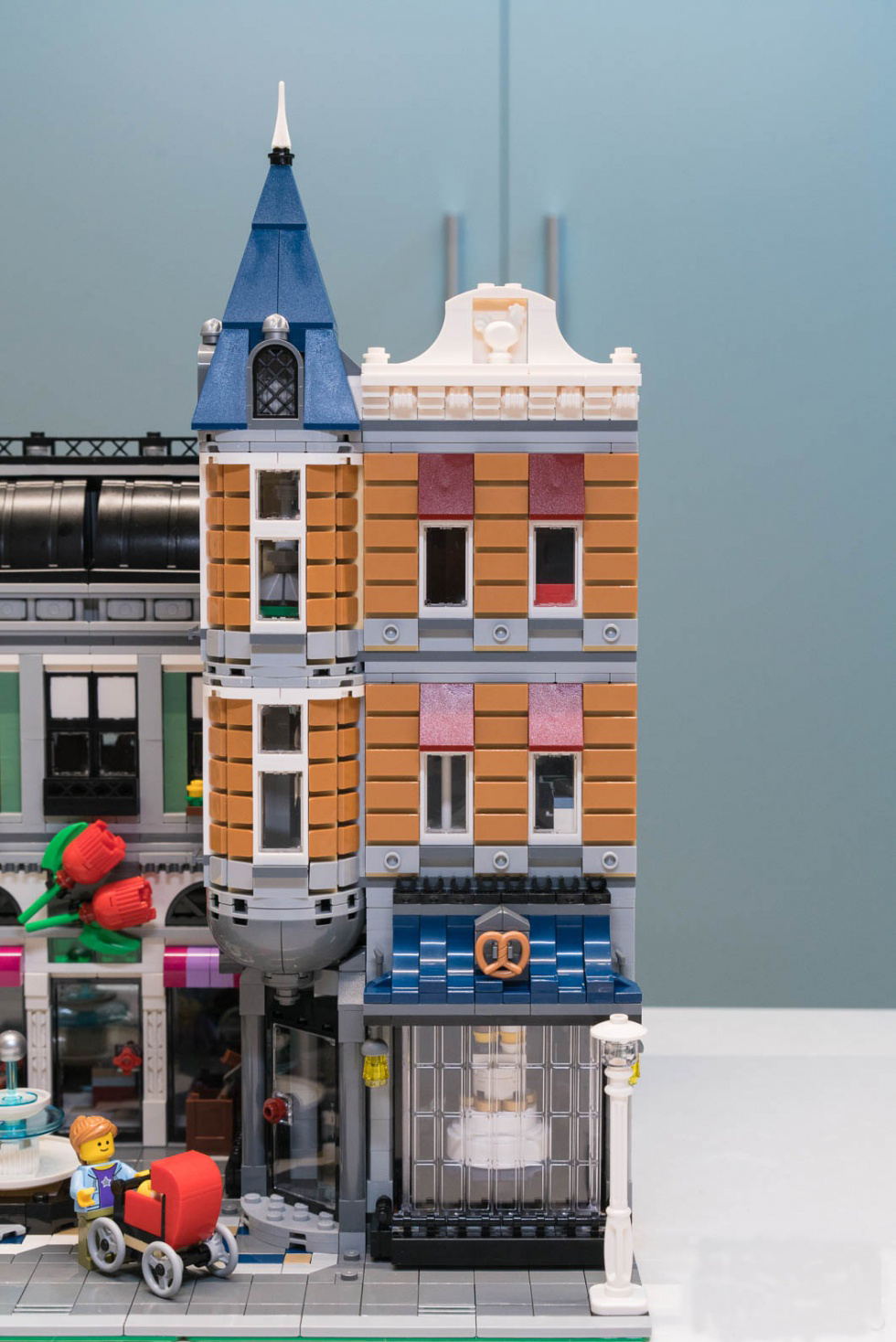 Lepin 15019 Assembly Square
