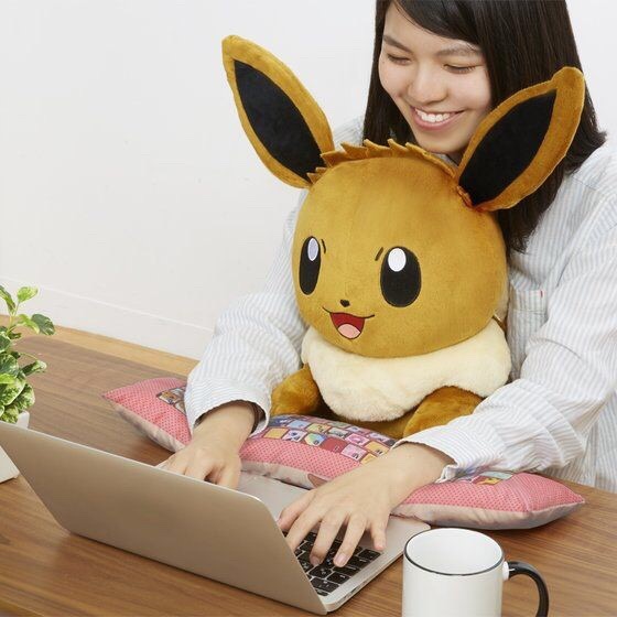 PRE-ORDER : PC Cushion Eevee ll