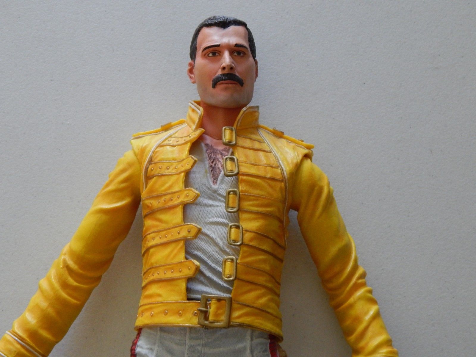 Queen - Freddie Mercury 18”inch Motion Activated Sound Figure by Neca