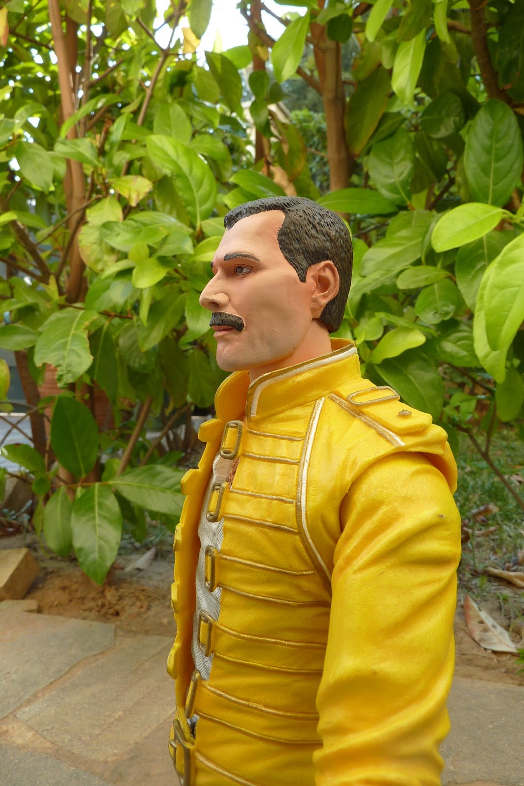 Queen - Freddie Mercury 18”inch Motion Activated Sound Figure by Neca