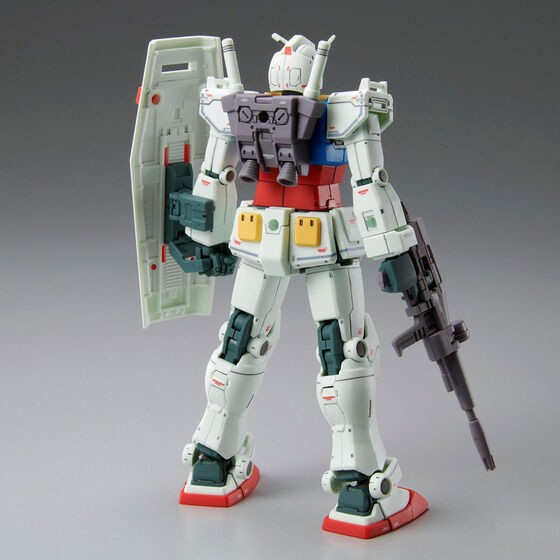 PRE-ORDER : HGUC 1/144 RX-78-02 (Cucuruz Doan's Island Ver.) Plastic Model