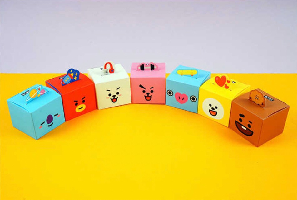 Gift Box BT21 กระดาษแข็งหนาอย่างดี by Studio 8 (ระบุตัวเลือกลายที่ต้องการมานะคะ)