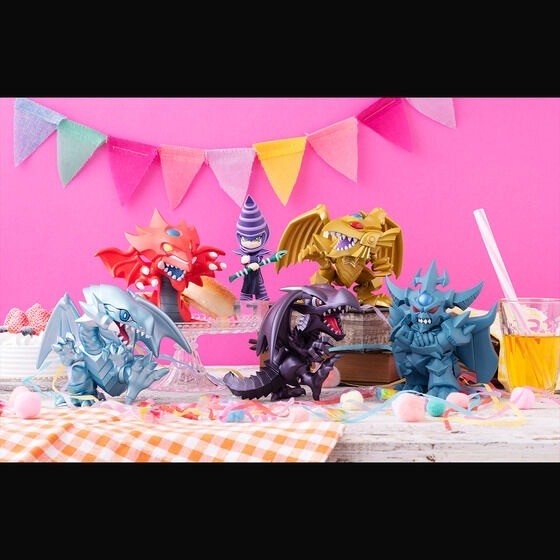 PRE-ORDER : MEGATOON Yu-Gi-Oh! Duel Monsters Red-Eyes Black Dragon & The Winged Dragon of Ra Set [Limited Photo Card Included]