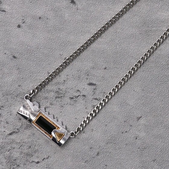 PRE-ORDER : Zyuden Sentai Kyoryuger Beast Battery Design Necklace