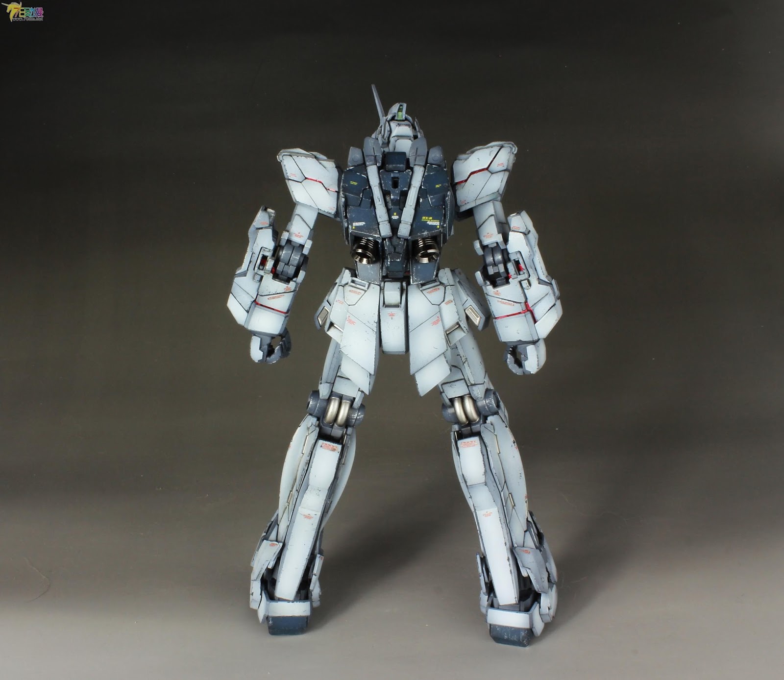MG 1/100 RX-0 Unicorn Gundam Full Psycho-Frame Prototype Mobile Suit with Cage by Bandai