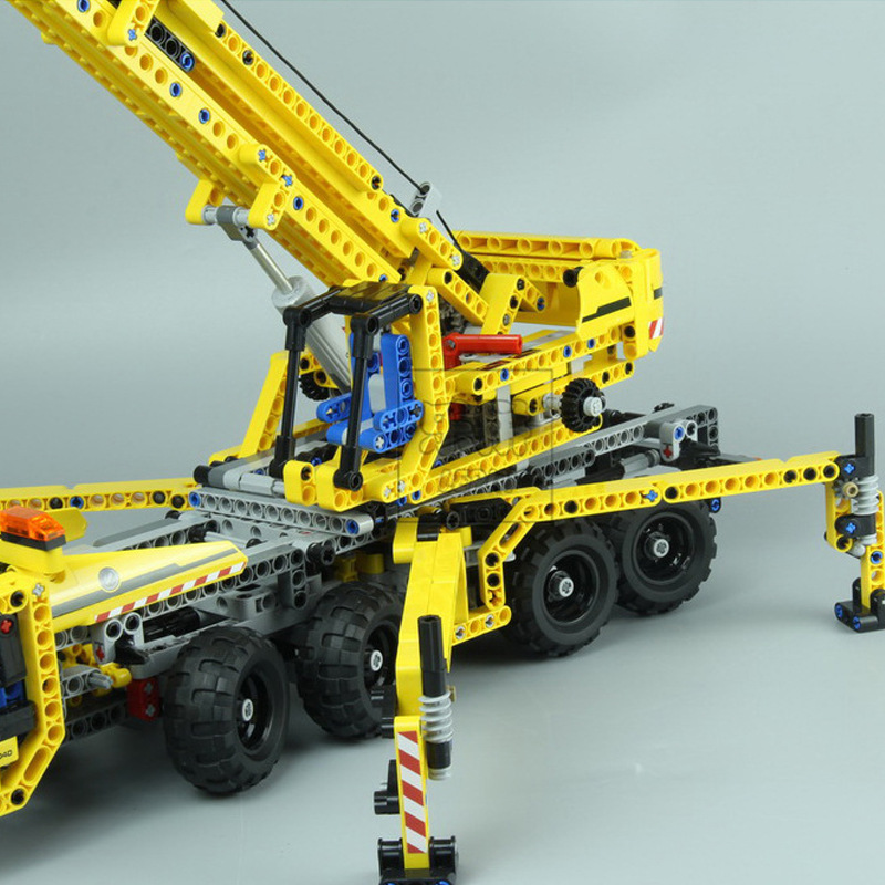 Lepin 20040 Mobile Crane 1392pcs
