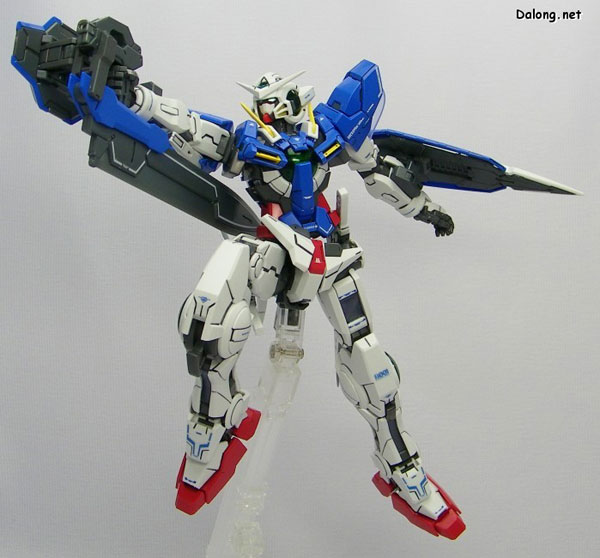 MG 1/100 GN-001 Gundam Exia by Bandai