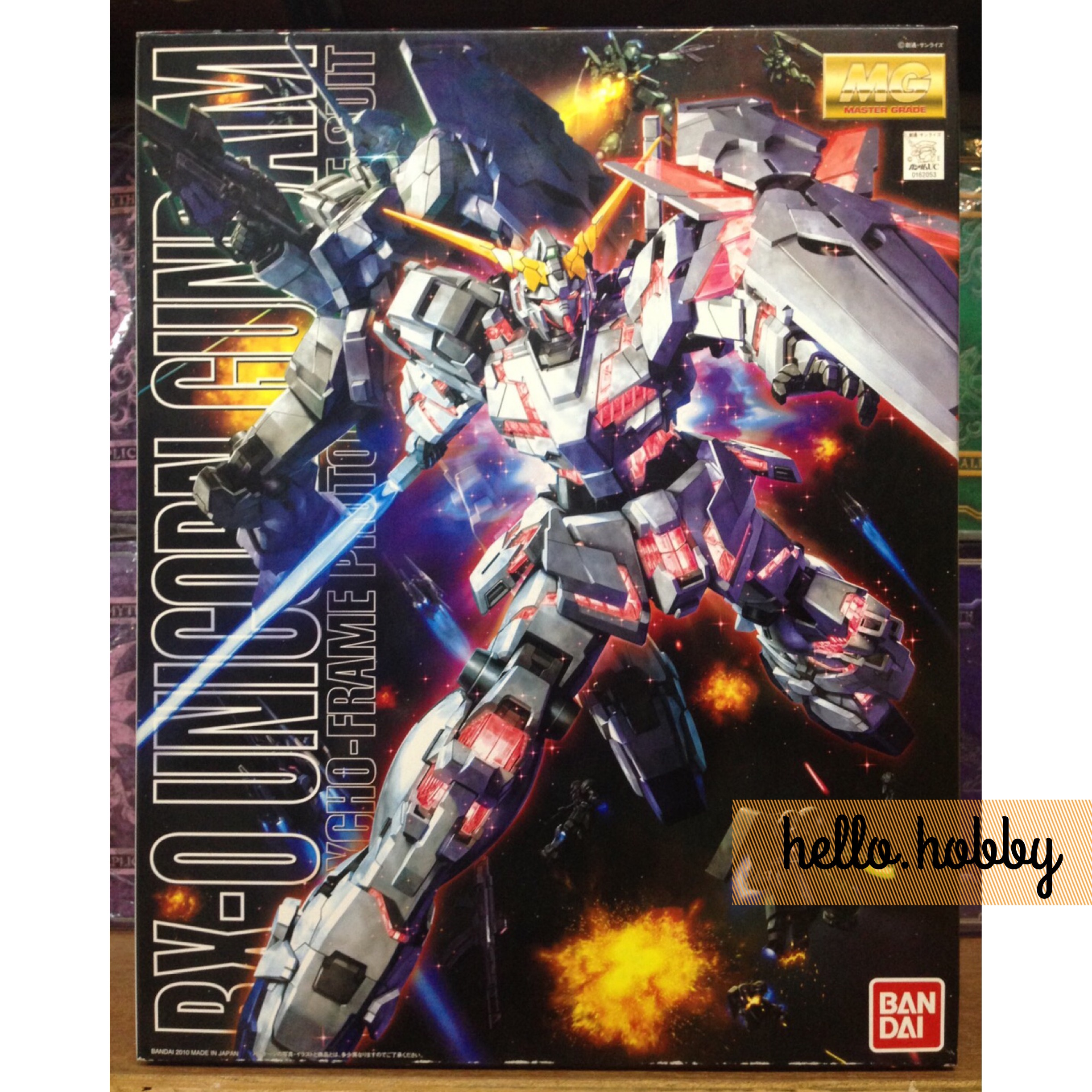 MG 1/100 RX-0 Unicorn Gundam Full Psycho-Frame (OVA Ver.) by Bandai