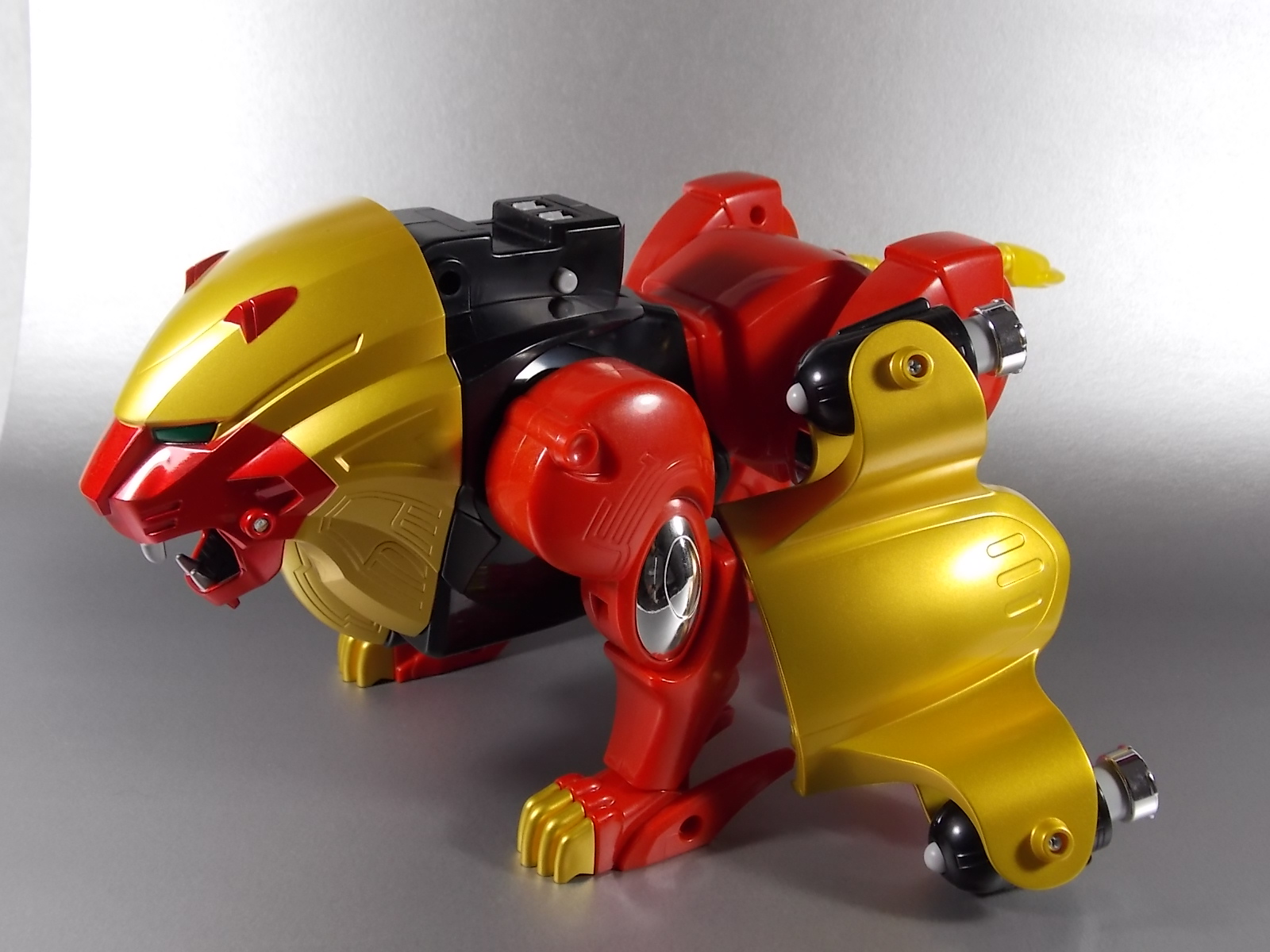 Hyakujuu Sentai Gaoranger - DX Gao Lion by Bandai (มือสองสภาพ 50% มีรอย ไม่มีคู่มือ ของไม่ครบ)