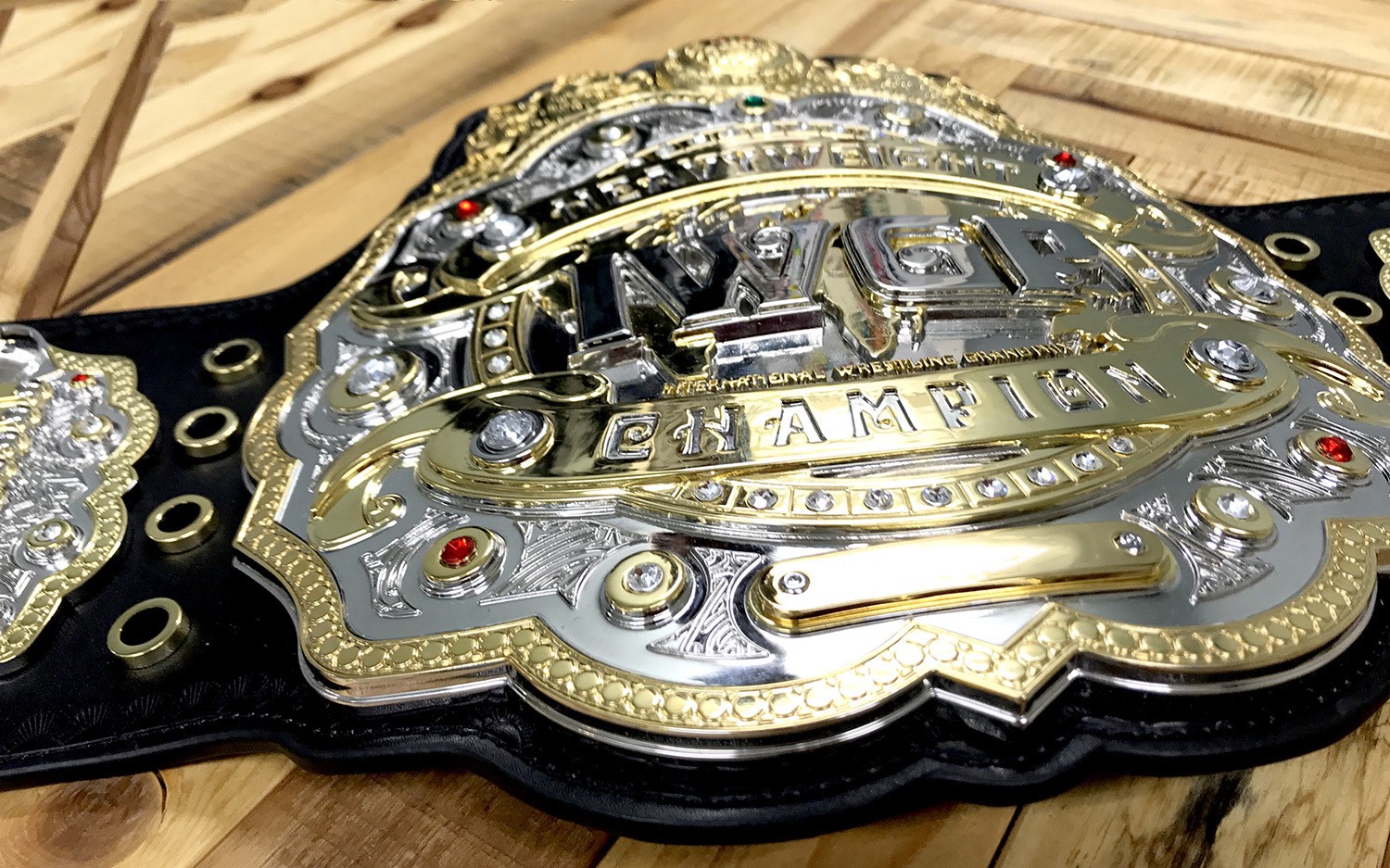 Pre-order : NEW JAPAN PRO-WRESTLING 4th Generation IWGP Heavyweight Championship Replica Belt 50th Anniversary Model (Standard Edition) by 16 directions