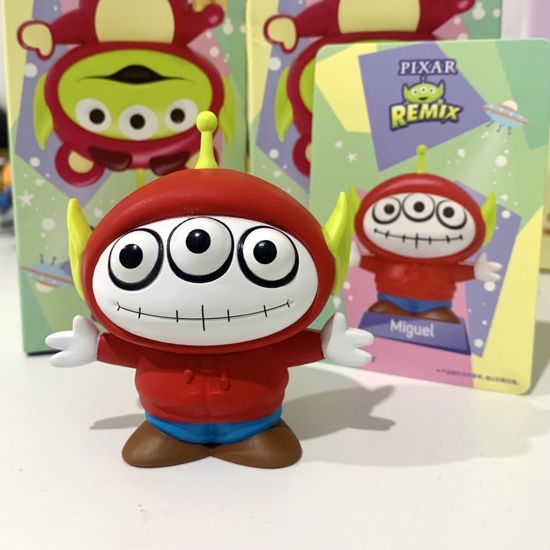 กล่องสุ่ม Miniso Alien Remix : Toy Story Little Green Men Blind Box by Herocross (Set of 9)