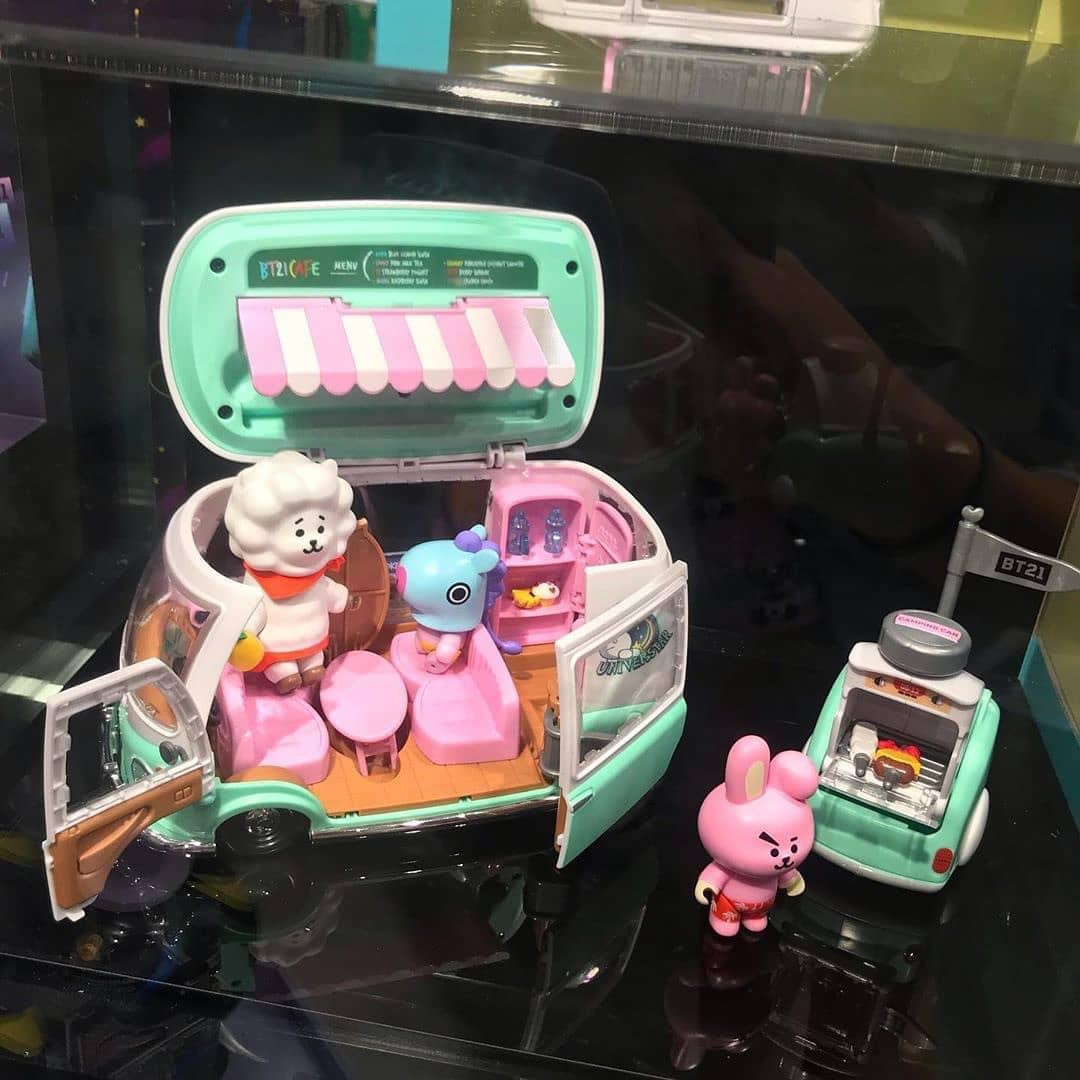 ฟิกเกอร์รถ BT21 Universtar Camping Car Play Set by Line Friends x Young Toys