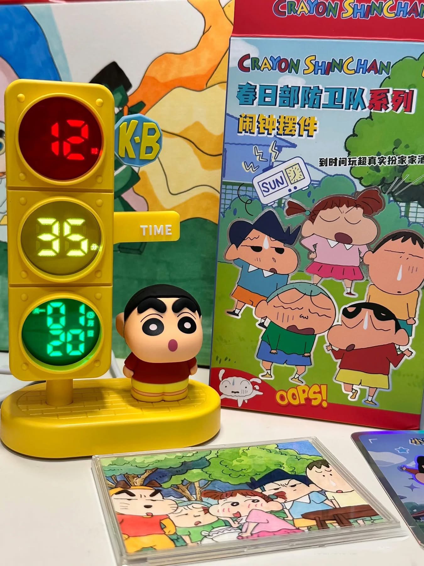 ร้าน🇹🇭 พร้อมส่ง✨ นาฬิกาปลุกตั้งโต๊ะ ได้ 1 ตัว - Crayon Shinchan - Traffic Light Alarm Clock Series by Maihe