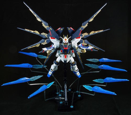 MG 1/100 ZGMF-X20A Strike Freedom Gundam Full Burst Mode by Bandai