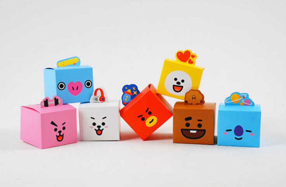 Gift Box BT21 กระดาษแข็งหนาอย่างดี by Studio 8 (ระบุตัวเลือกลายที่ต้องการมานะคะ)