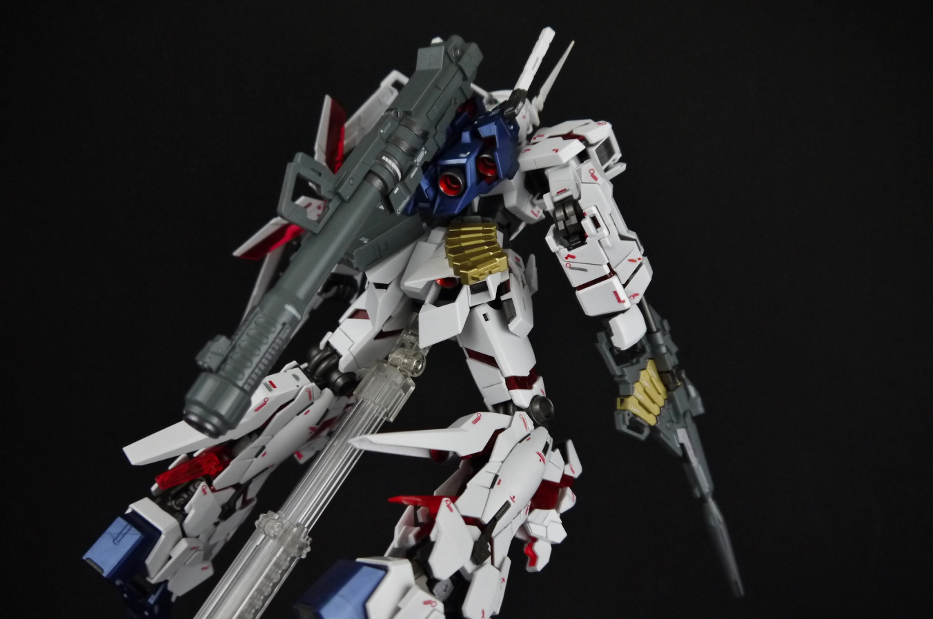 MG 1/100 RX-0 Unicorn Gundam Full Psycho-Frame (OVA Ver.) by Bandai