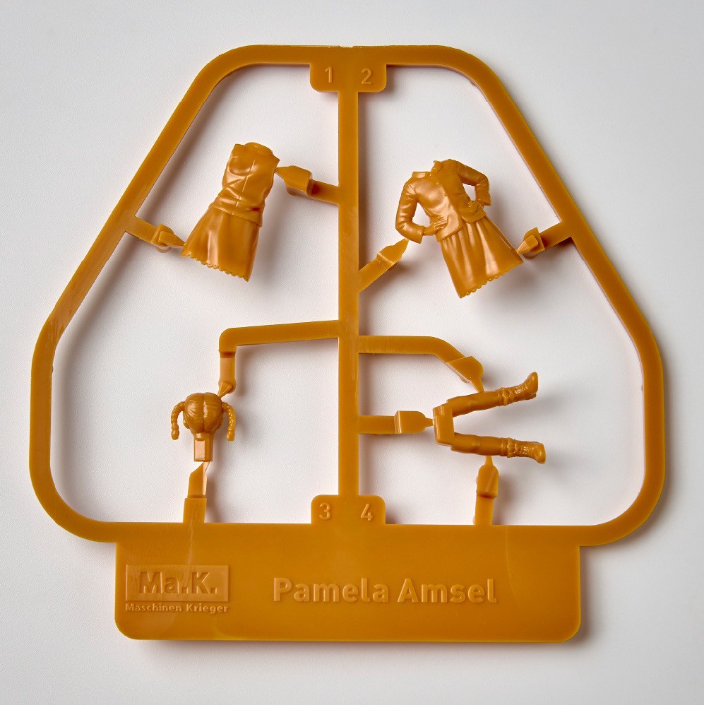 Pre-order : 1/35 ARTPLA Maschinen Krieger Sturmkafer & Pamela Amsel Plastic Model Kit by Kaiyodo