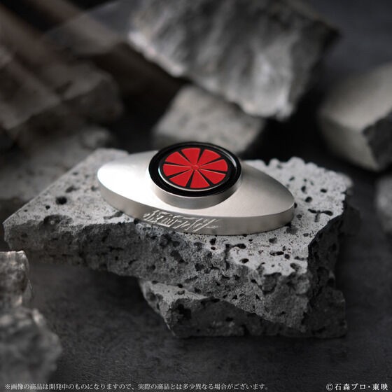 PRE-ORDER : Kamen Rider Paperweight