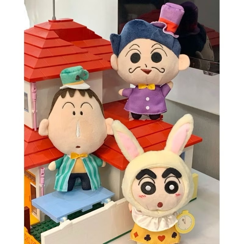 ตุ๊กตาพวงกุญแจ Crayon Shinchan x Alice in Wonderland Series Plush Keychain by LDCX