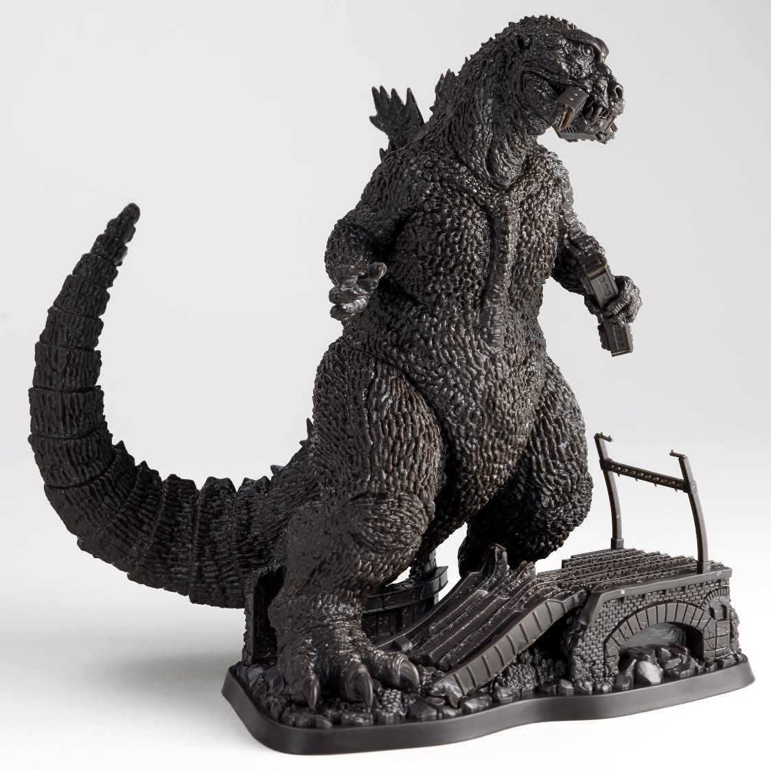 Pre-order : ARTPLA Sculpture Works Godzilla Re:Imagination Plastic Model Kit by Kaiyodo