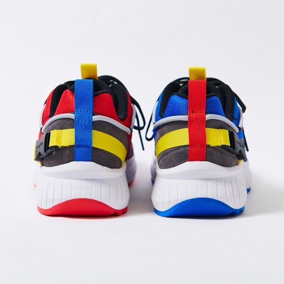 PRE-ORDER : Kamen Rider Build Sneakers | Henshin by Kamen Rider