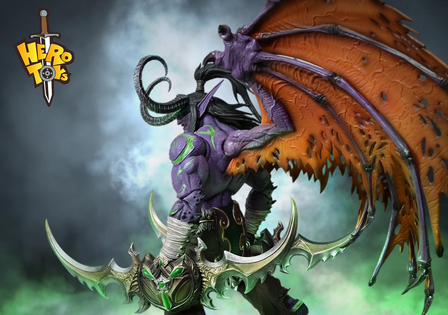 Pre-order : World of Warcraft 1/10 Demon Hunter Illidan Stormrage Action Figure by Hero Toys